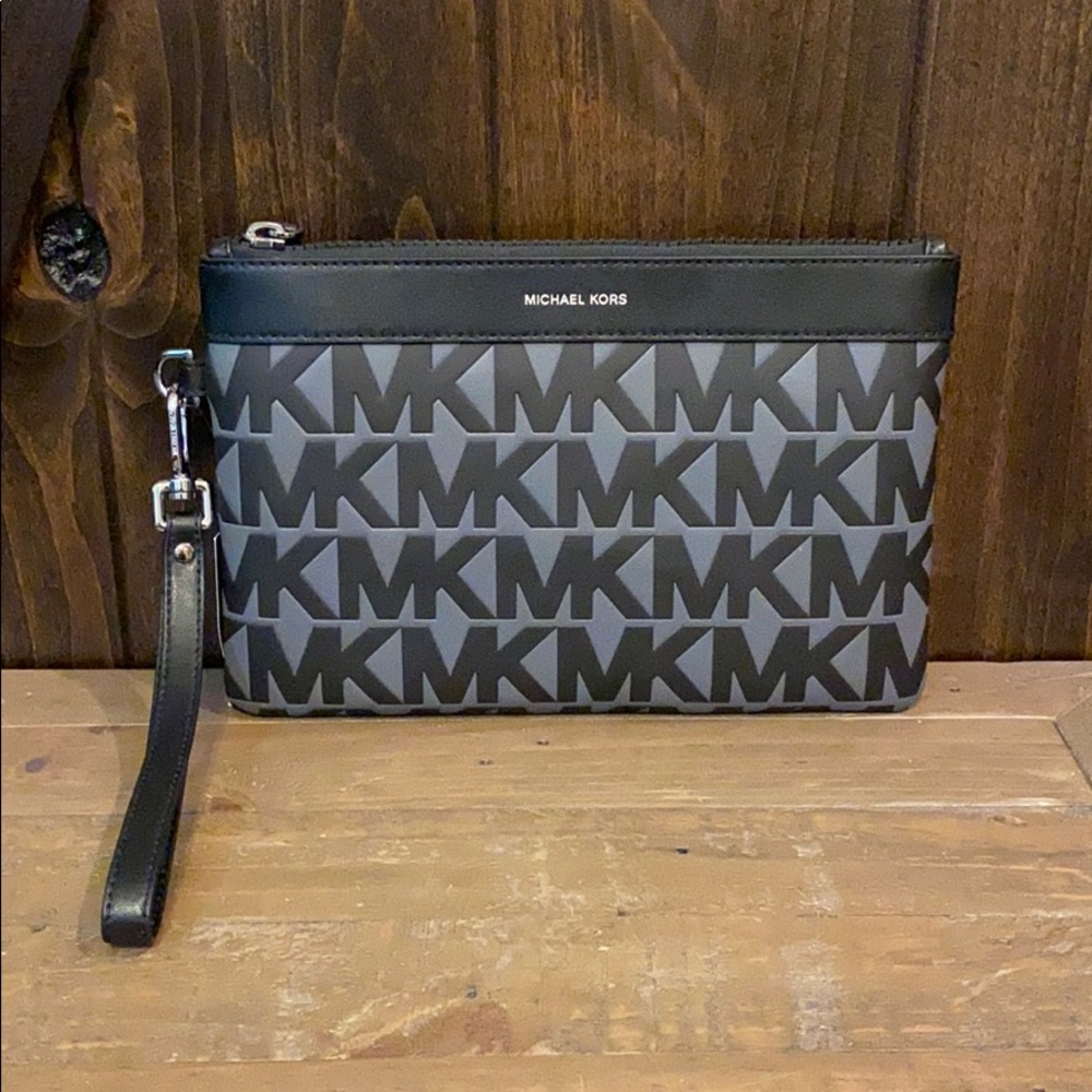 🔥SALE🔥 NWT Authentic Michael Kors Travel Pouch